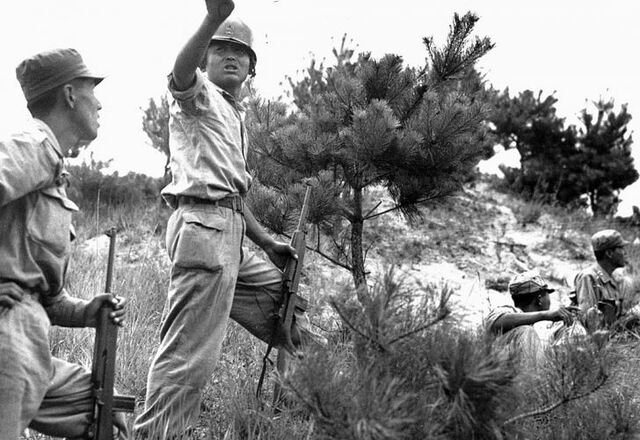 Stalin acuerda mandar equipo militar a China