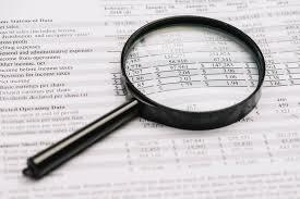 basándose  en  hallazgos