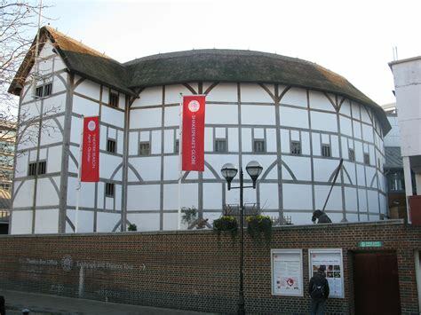 Shakespeare builds 'The Globe' Theatre
