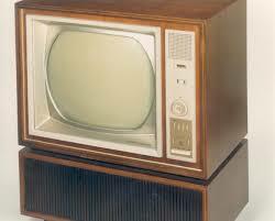 Primer aparato de recepción televisiva comerciable