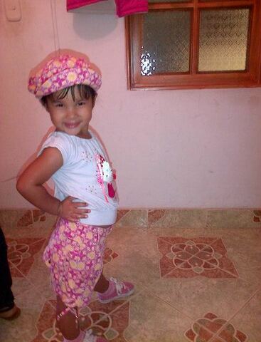 MI MAMI ME TOMABA MUCHAS FOTOS