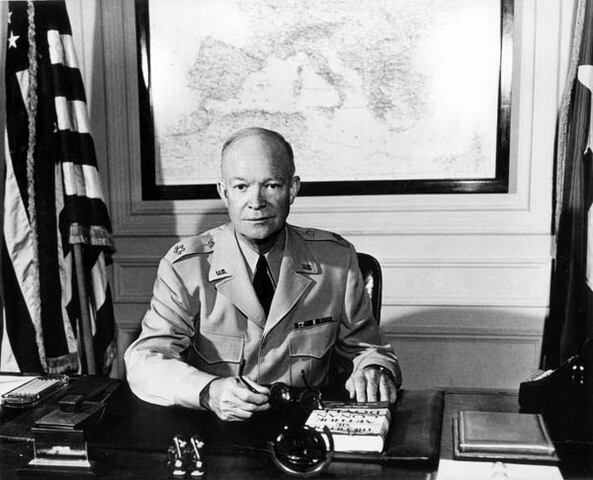 El General Dwight Eisenhower llega a la presidencia de Estados Unidos
