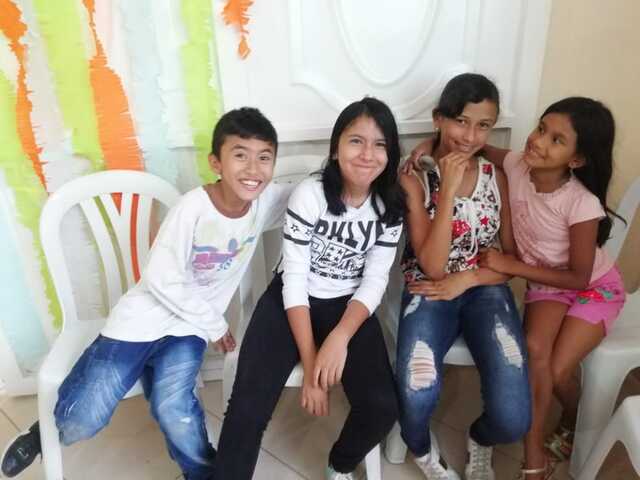 COMPARTIENDO ENTRE PRIMOS