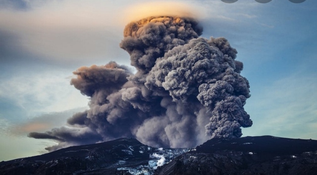 Erupción del volcán de Tera