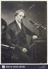 Perfeccionamiento de la idea de Chester Moore Hall