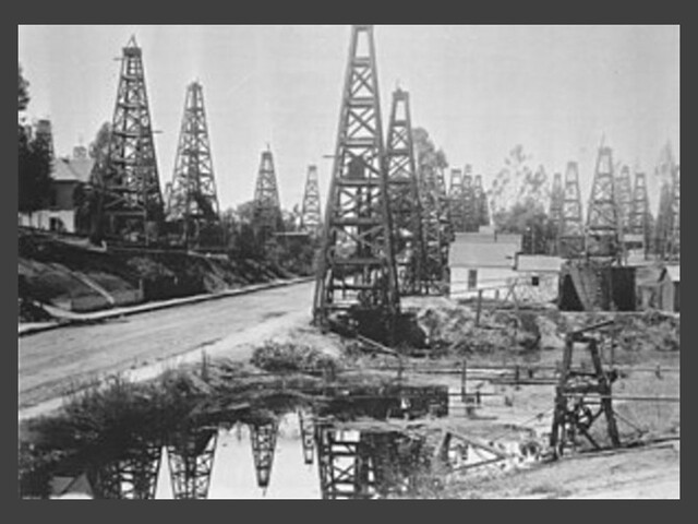 Se recuperó la actividad económica por la vía primaria-exportadora Auge de la industria petrolera se debió al aumento de las reservas mexicanas y al aumento de la demanda internacional.