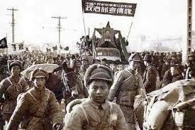 Es derrocado el gobierno Chino (Chiang Kai-Shek) por los comunistas (Mao Zedong).