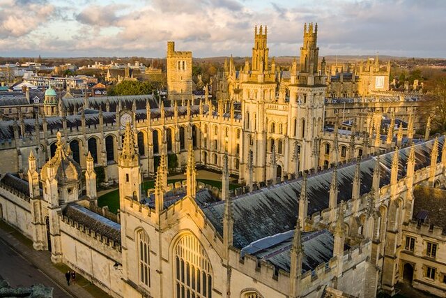 Matriculació de dones per primer cop, a la universitat de oxford