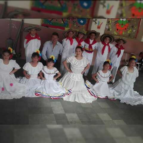 Me daba pena bailar pero lo intente..