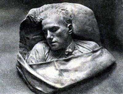 Краткая биография Маяковского.