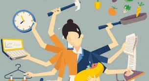 Feminismo en la economía: Expone la desvalorización del trabajo de la mujer