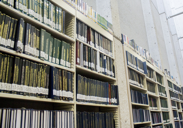 Inicio mi actividad laboral como auxiliar de biblioteca