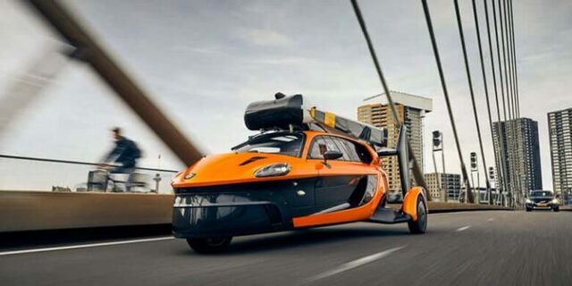 Primer auto volador.