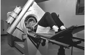 Primer equipo de tomografía