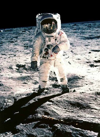 Neil Armstrong trepitja la Lluna
