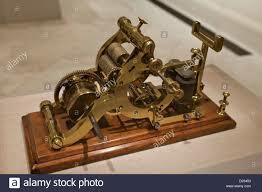 Samuel Finley Breese Morse creo el Primer telégrafo receptor automático de señales