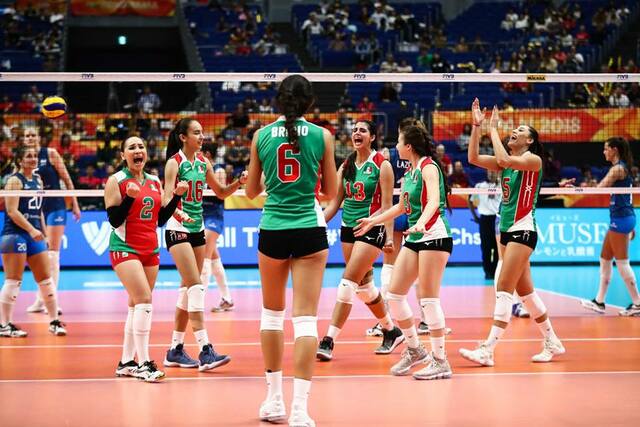 La rama femenil nacional participa en su primer campeonato nacional.