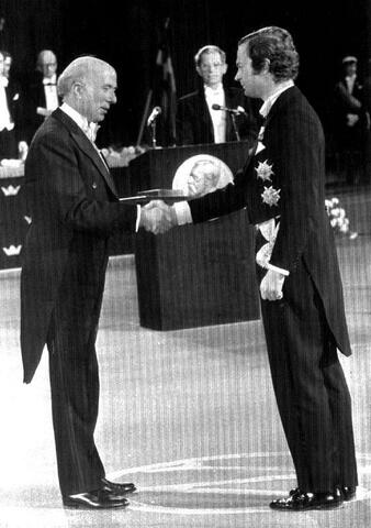 Renato Dulbecco scopre negli USA i virus oncogeni