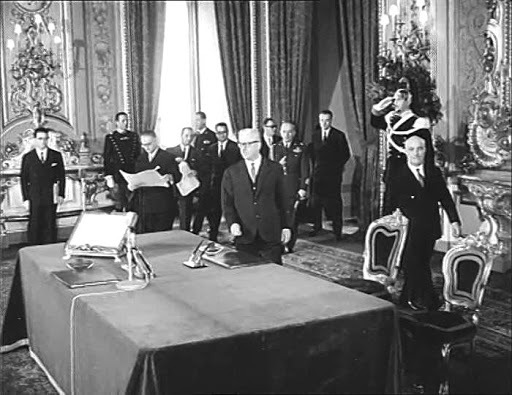 Nasce un nuovo governo capeggiato da Amintore Fanfani con l'appoggio esterno del Partito Socialista