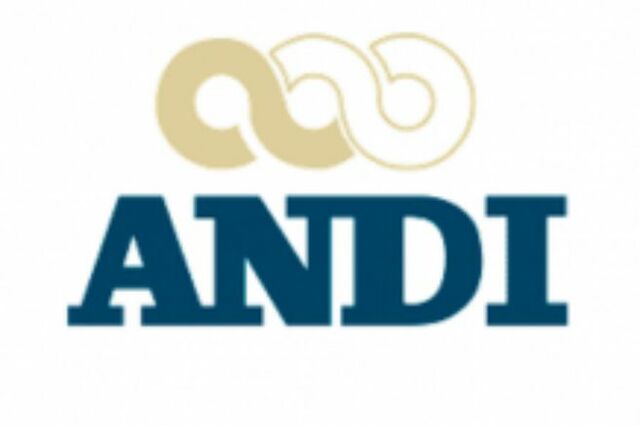 1957  APARECEN COORPORACIONES FINANCIERAS