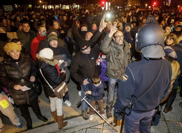 Primeros enfrentamientos con la polícia