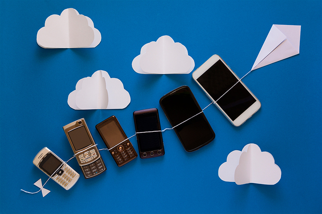 LA COMPAÑÍA 1BM CREO LA UNIÓN ENTRE EL CELULAR Y UNA COMPUTADORA 1993