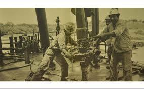 Primer pozo de petróleo