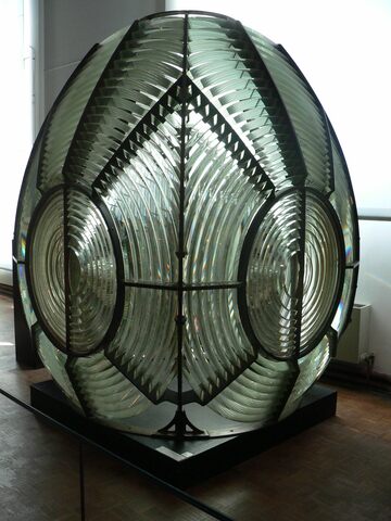THE FRESNEL LENS