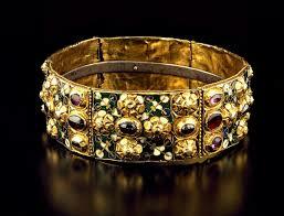 Arte Carolingio. Orfebería. La corona de hierro de los longobardos.