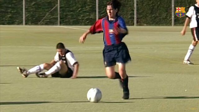 At the age of 13 he began to play in the lower divisions of Barcelona.