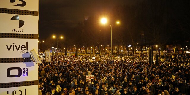 Marcha hacia la sede del grupo Promecal