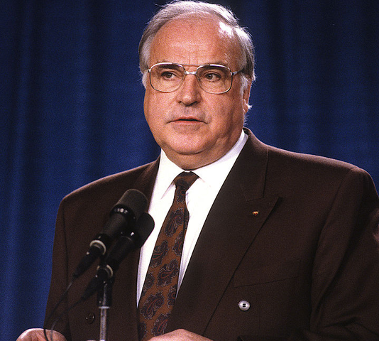 Helmut Kohl rassegna le dimissioni come Fuhrer del Reich
