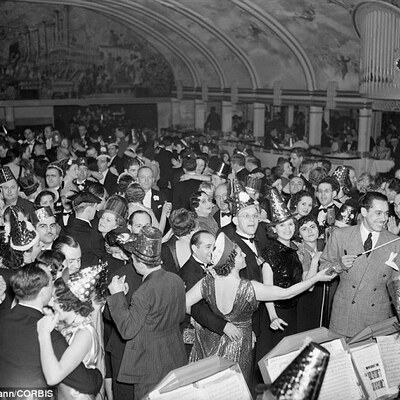 Timeline: The Roaring 20’s