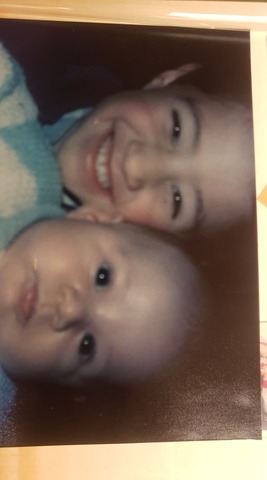 Foto con mi hermano de pequeños