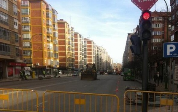 Corte de tráfico y vallado perimetral por obras en la calle Vitoria