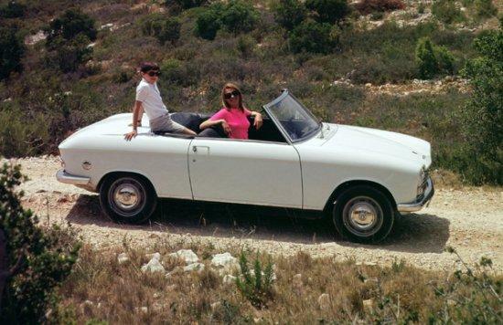 MOTOR DE 1.6 LITROS Y 72 CABALLOS SU CARROCERÍA DE 3,97 METROS