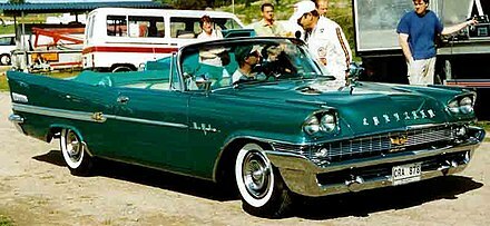 NUEVO GOLDEN LION V8 DE 413 PULGADAS CÚBICAS (6,8 L) Y 350 HP (261 KW)