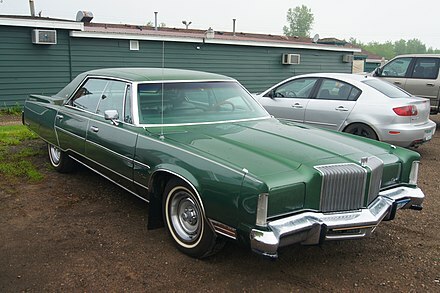 1977 CHRYSLER NEW YORKER BROUGHAM TECHO RÍGIDO DE 4 PUERTAS