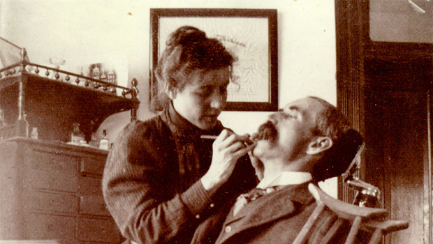 La doctora Lucy Beaman Hobbs fue la primera graduada de un colegio dental en 1866