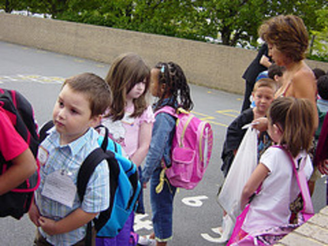 Pedro comenzó  su escuela primaria.