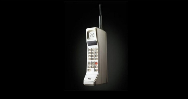 El teléfono celular móvil (Su auge de popularidad fue hasta la década se los 80)