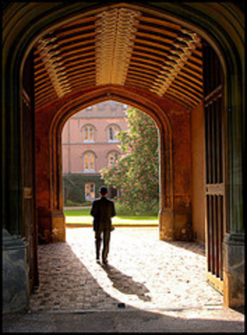 Pedro comenzó sus estudios universitarios.