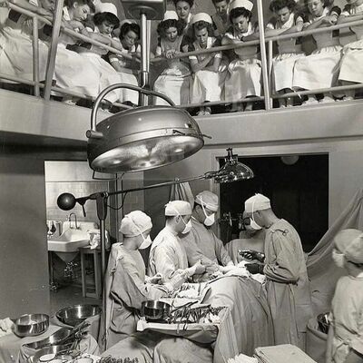 Timeline: Historia de la Enfermería Quirúrgica