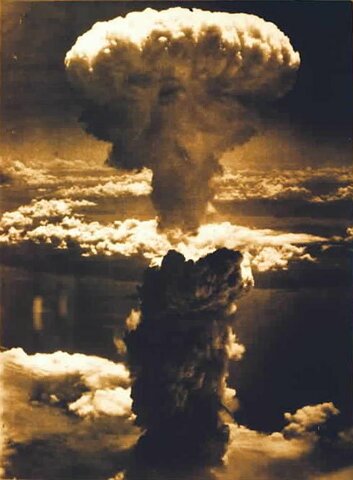 U.S drops Atomic bomb on Nagasaki