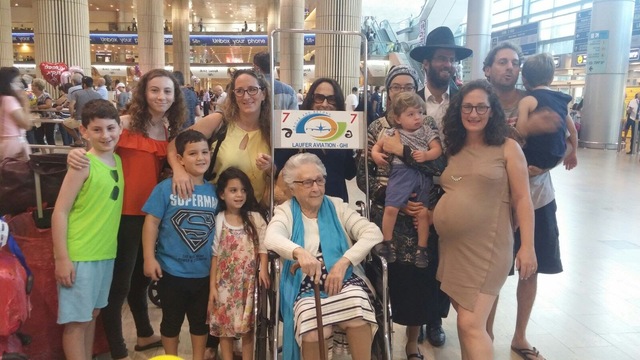 סבתא רבתא (ז"ל) ודודה שלי עלו לארץ