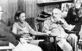 Fritz y Laura crean el primer instituto de Gestalt, creando grupos abiertos y talleres demostrativos donde se imparte la toma de conciencia sensorial del cuerpo, monodrama y dianética