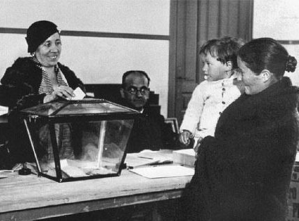 Primera elecció d'una dona per a un càrrec municipal