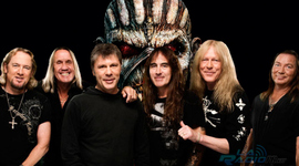 Timeline: Iron Maiden- Julia Correia(12), Taís(04), Lívia(32)