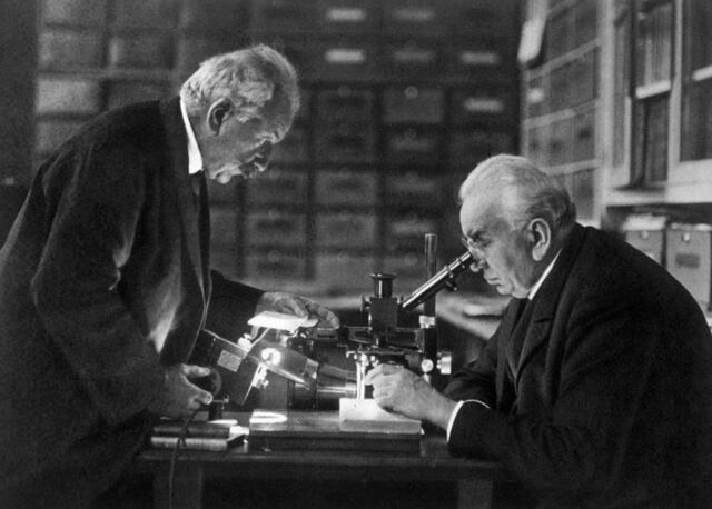 Creación del cinematógrafo la cual es capaz de filmar y proyectar la imagen con movimiento esto se le atribuye a los hermanos  Lumiere.