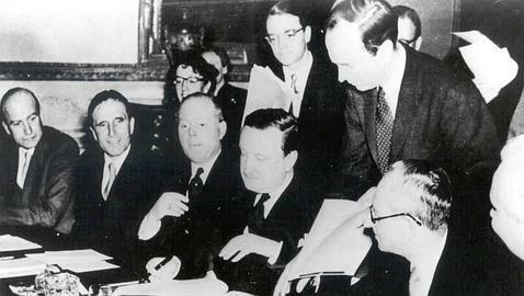 Se firman los acuerdos de Londres.
